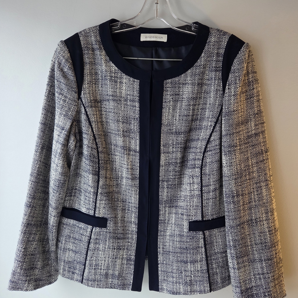 Elegant Navy and Gray Blazer